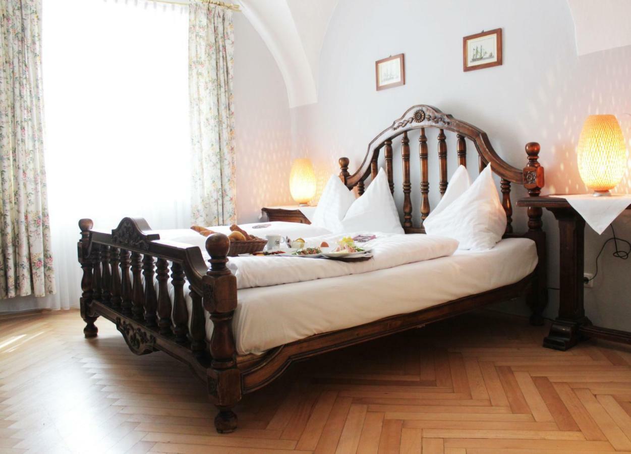 Stadthotel Restaurant Auerhahn Vöcklabruck Exteriér fotografie