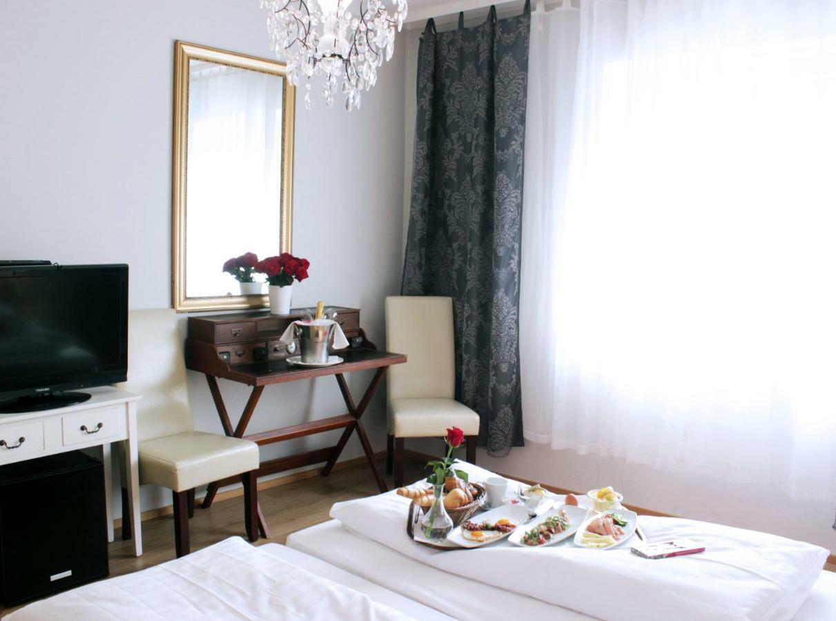 Stadthotel Restaurant Auerhahn Vöcklabruck Exteriér fotografie